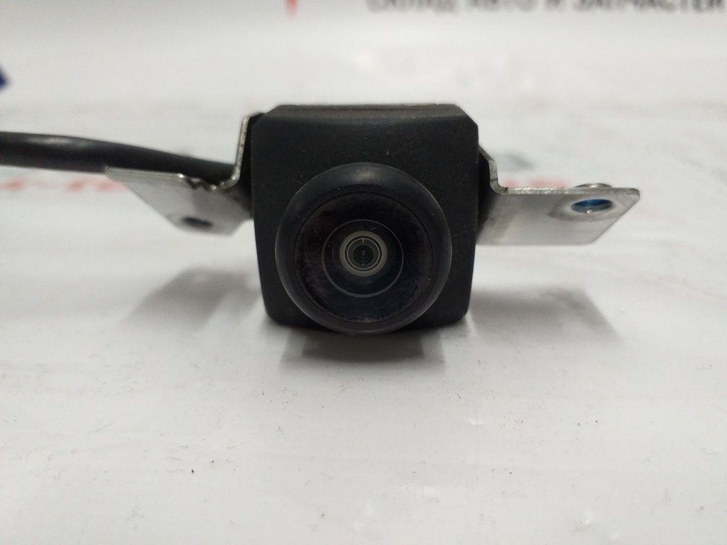 1 1061269-00-C Ryggekamera for Tesla Model S. Elbil. Et element av avansert førerassistentteknologi, og også en viktig komponent i autopilotsystemet. Et ryggekamera lar eieren av et elektrisk kjøretøy overvåke situasjonen bak bilen. Enheten er designet fo